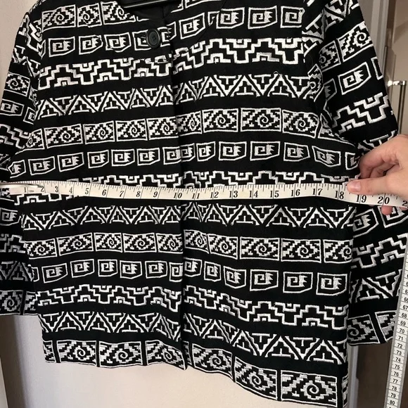 Chico's VTG Womens Size L (Chico's Size 2)
Black White Embroidered Blazer - Picture 3 of 4